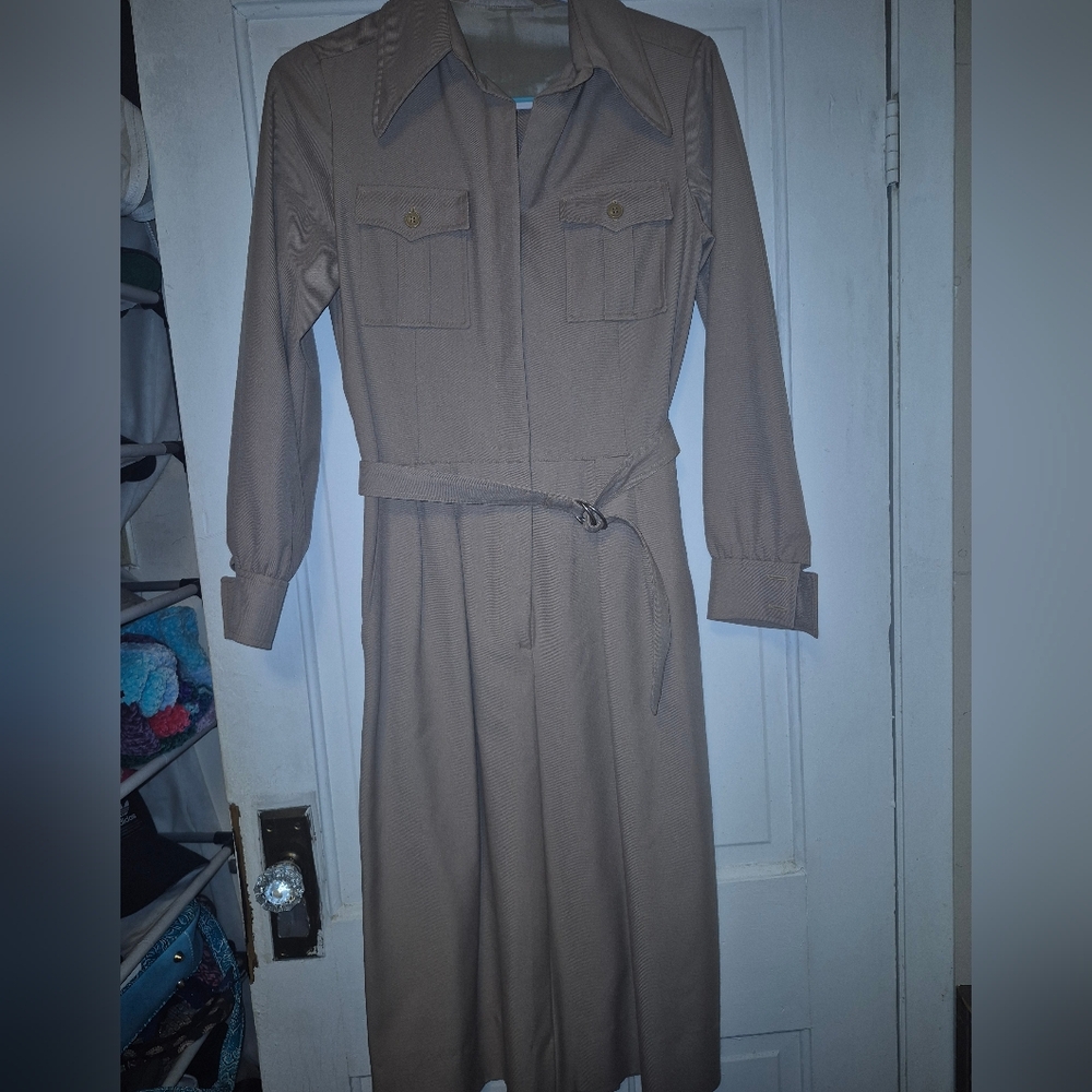 Vintage Victor Joris Beige Belted Front Zip Shirtdress In Excellent Condition